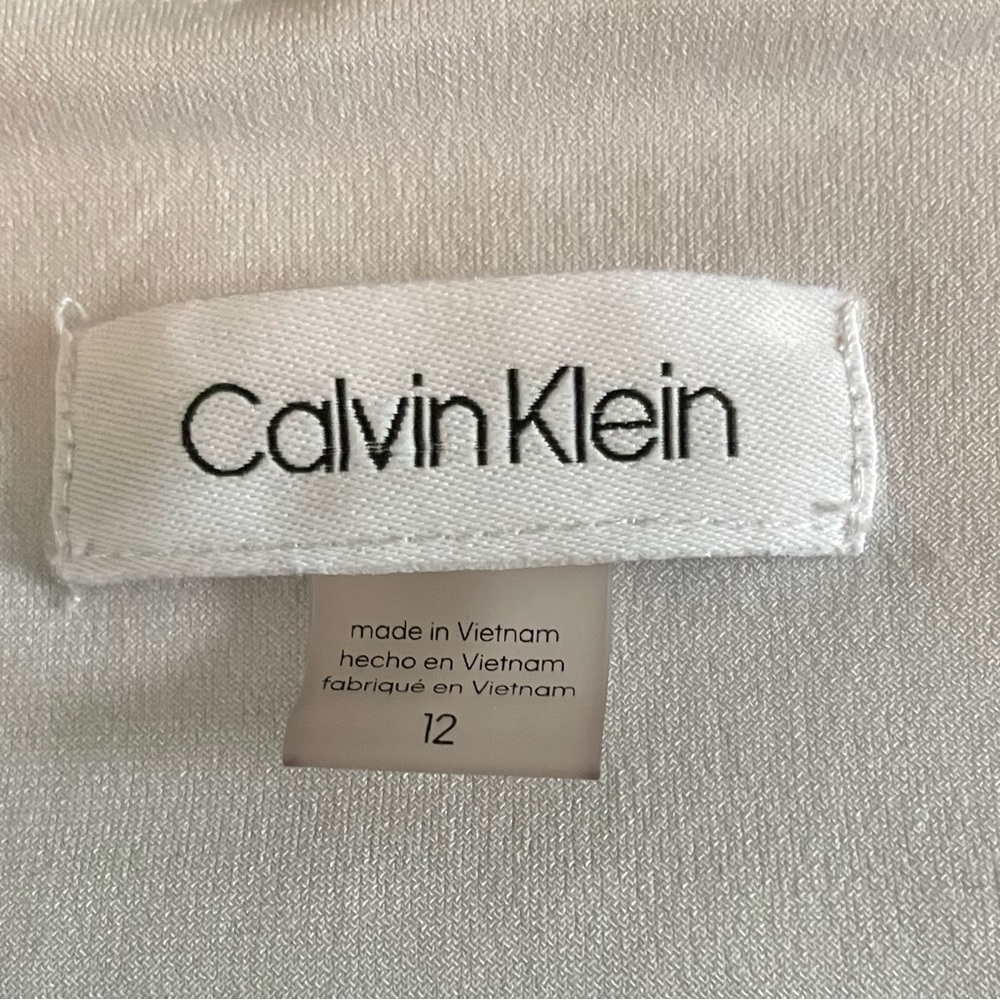 Calvin Klein - Picture 3 of 3